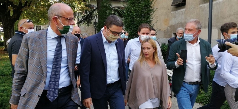 Il giornale tedesco su Giorgia Meloni: “L’amore per lei sarà fugace come una scoreggia”